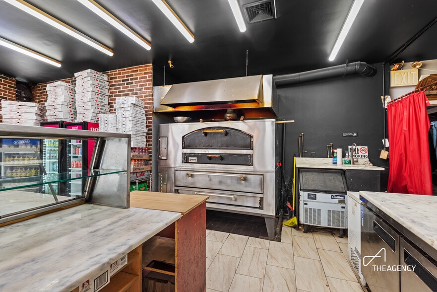 501 Hudson St, New York, NY for lease - Building Photo - Image 2 of 11