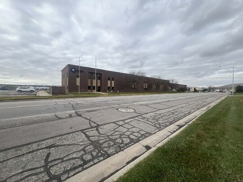 2533-2541 Rulon White Blvd, Ogden, UT à louer - Photo du bâtiment - Image 3 de 22