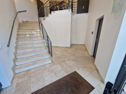 Flex in Poissy for lease - Building Photo - Image 3 of 9