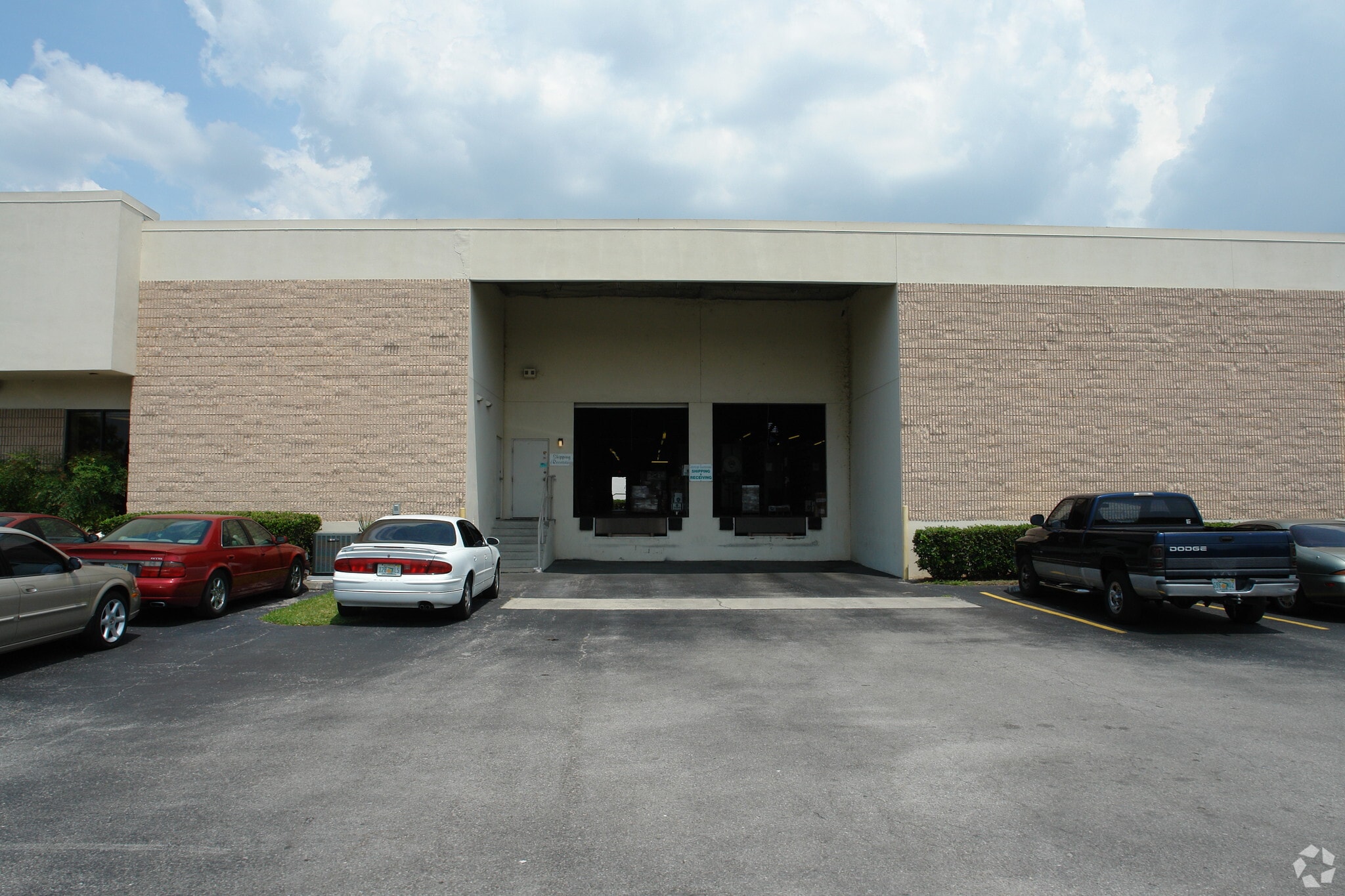 5040 Tampa West Blvd, Tampa, FL for sale Building Photo- Image 1 of 7