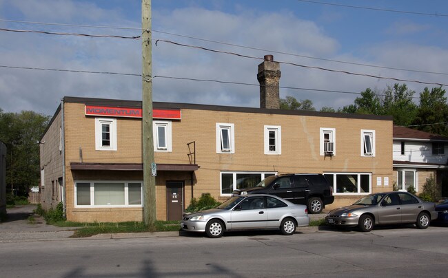 Plus de détails pour 48 Prospect St, Newmarket, ON - Industriel à vendre