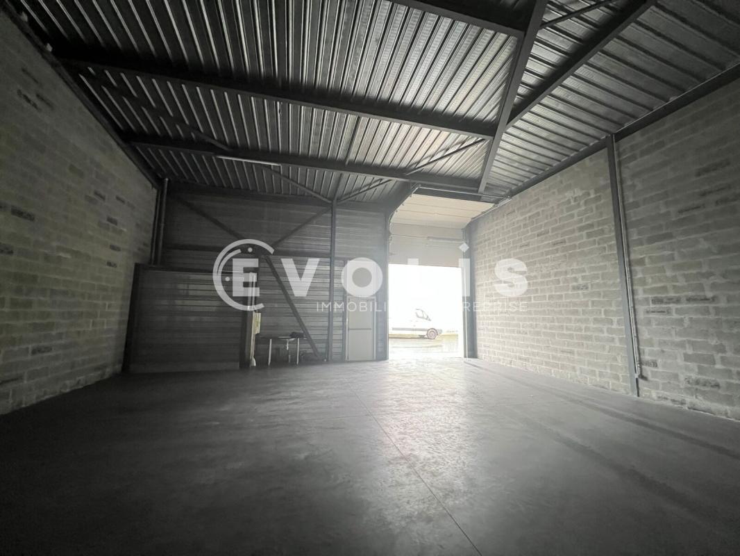 Flex in Le Taillan-Médoc for lease Interior Photo- Image 1 of 11