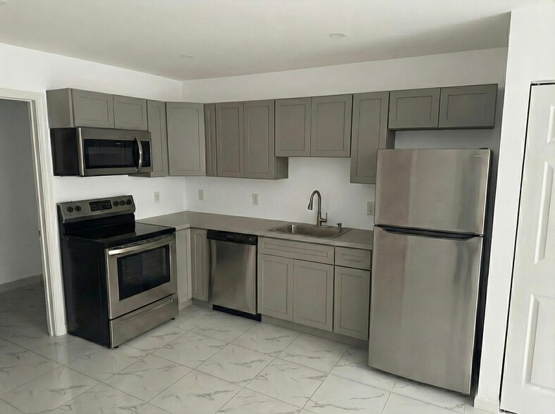 3255 J Ave, Riviera Beach, FL à vendre - Photo du bâtiment - Image 2 de 7