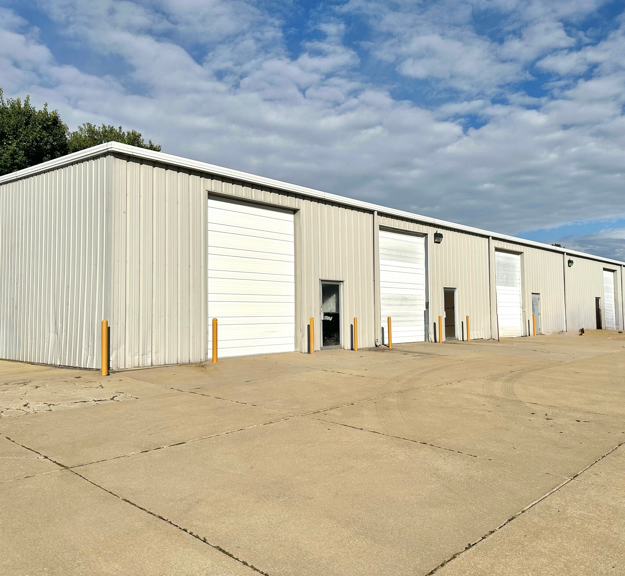 1805 Industrial Park Dr, Normal, IL for lease Interior Photo- Image 1 of 4