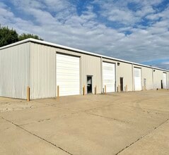 1805 Industrial Park Dr, Normal, IL for lease Interior Photo- Image 1 of 4