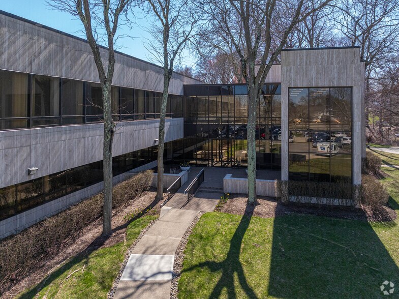 201 Littleton Rd, Morris Plains, NJ à louer - Photo du bâtiment - Image 3 de 10