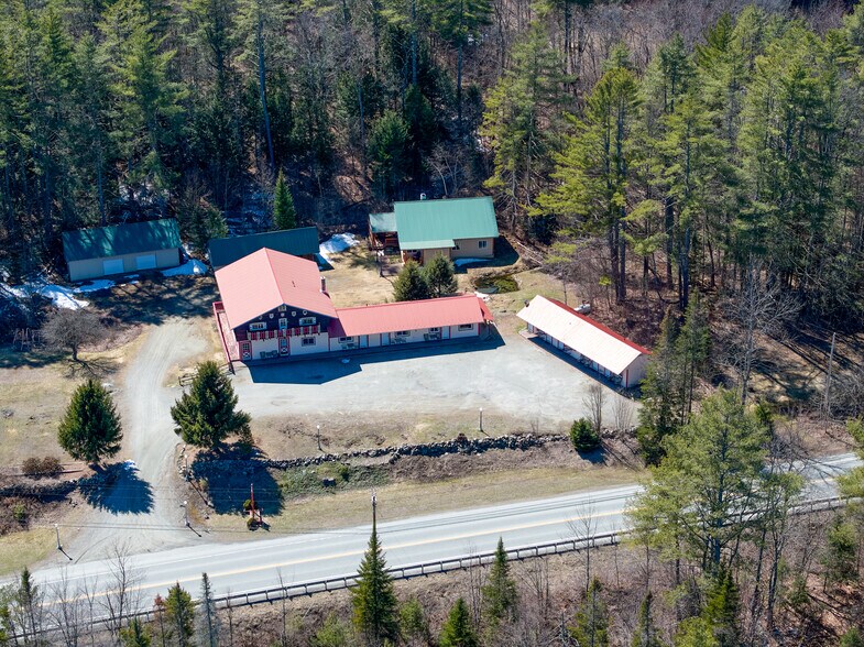 3806 Vt Route 11, Londonderry, VT à vendre - Photo du bâtiment - Image 2 de 26