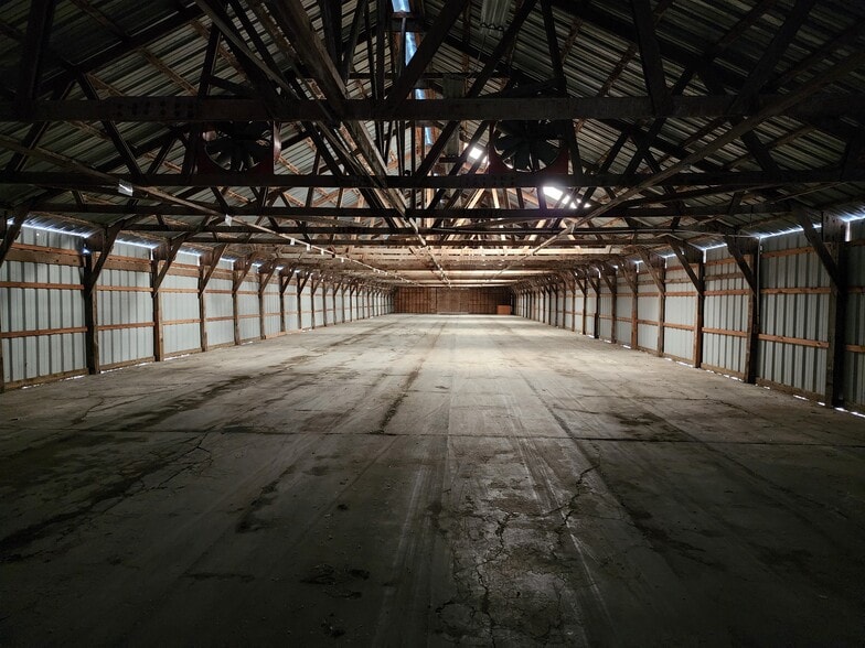 561 Hwy 33, Gustine, CA for lease - Interior Photo - Image 2 of 4