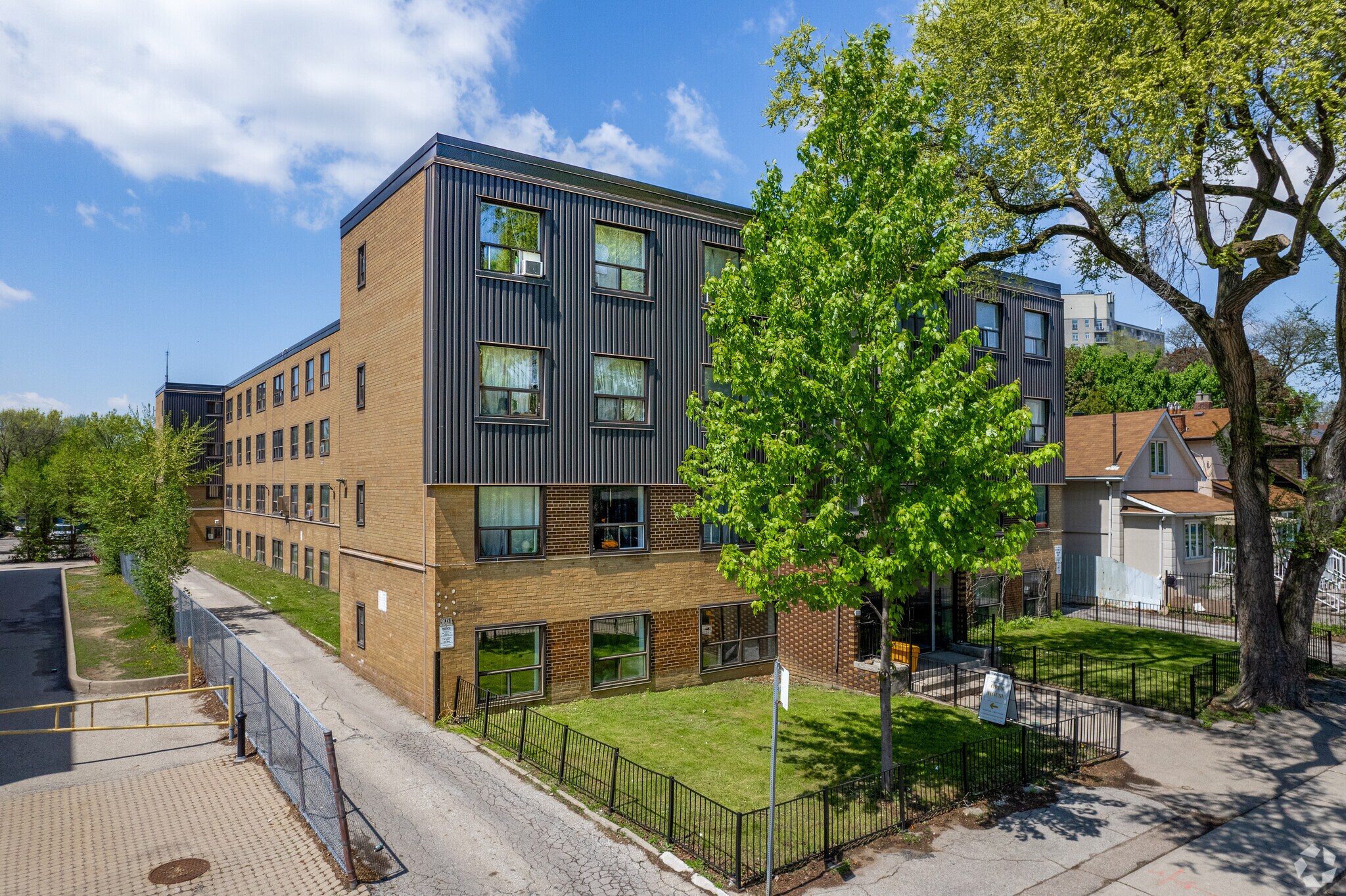 80 Guestville Ave, Toronto, ON for sale Primary Photo- Image 1 of 1