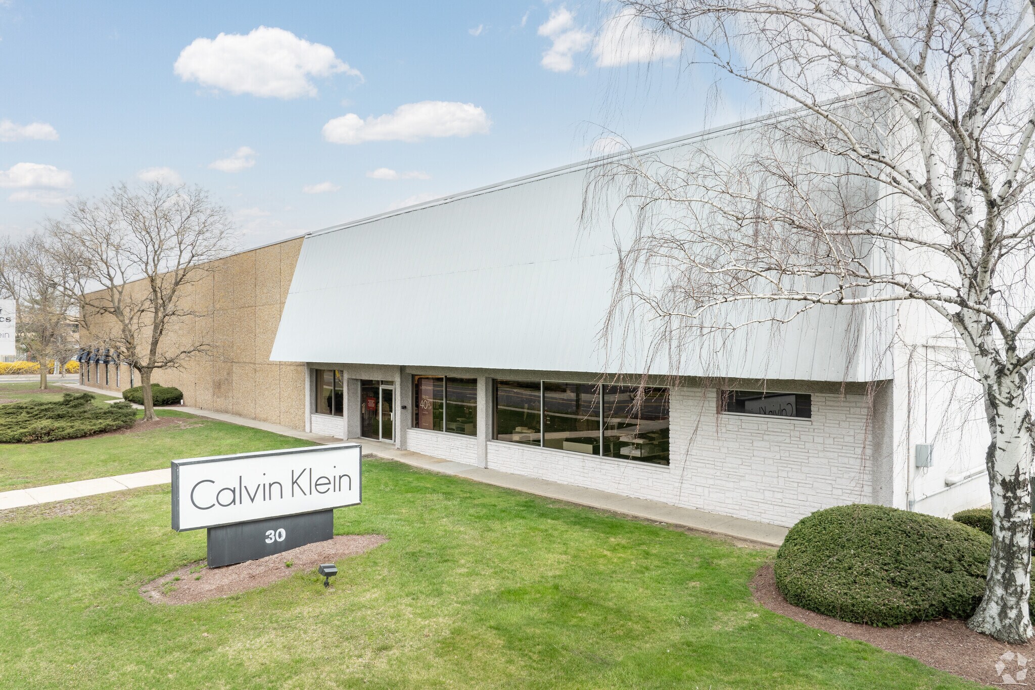 30 Enterprise Ave, Secaucus, NJ à louer Photo principale- Image 1 de 9