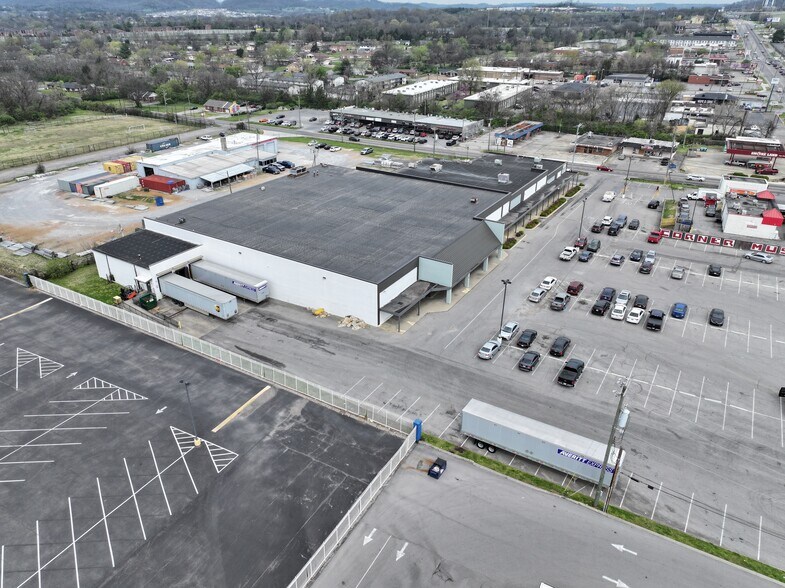 3046-3050 Dickerson Pike, Nashville, TN à louer - Photo du bâtiment - Image 3 de 5