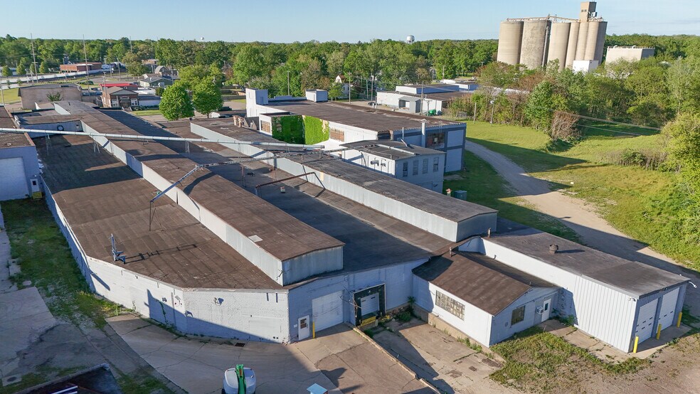 202 Spaulding St, Dowagiac, MI for lease - Building Photo - Image 3 of 9