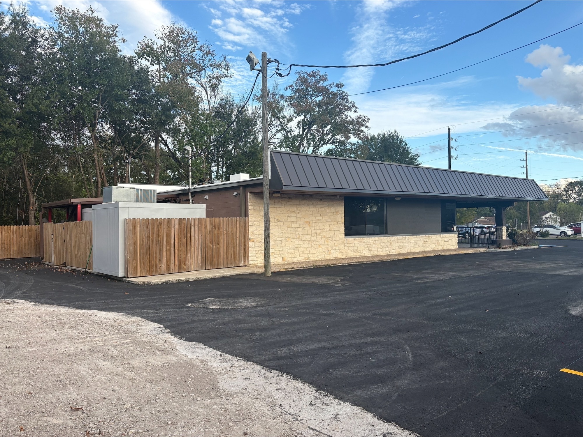 1000 W Main St, Tomball, TX for lease Building Photo- Image 1 of 14
