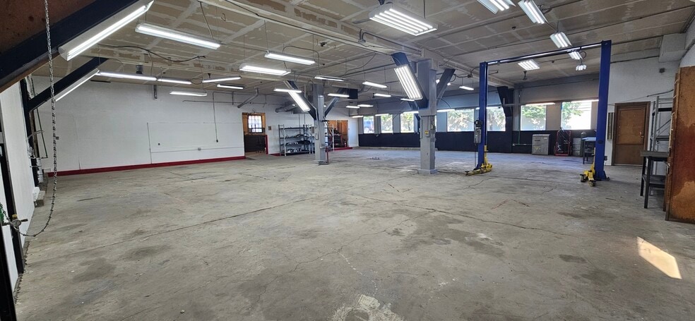 2909 N Crestline St, Spokane, WA for lease - Building Photo - Image 3 of 6