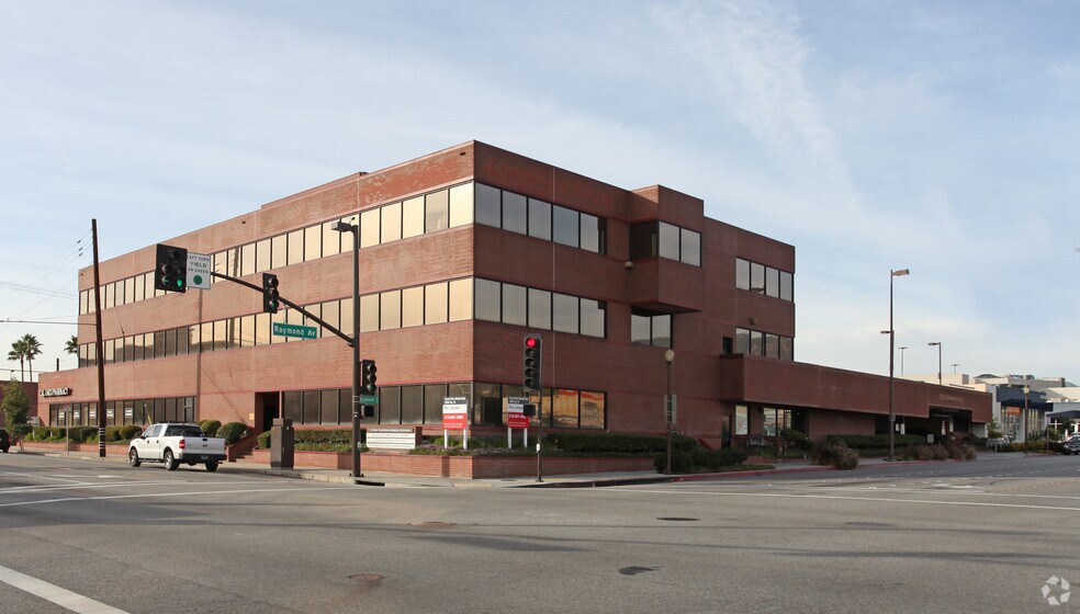 55 E California Blvd, Pasadena, CA à louer - Photo du bâtiment - Image 1 de 3