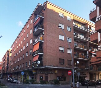 Plus de détails pour Multi-résidentiel à vendre