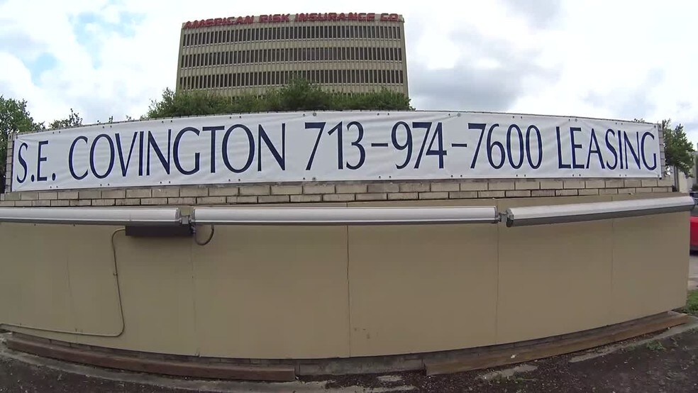 4669 Southwest Fwy, Houston, TX à louer - Vidéo sur l’inscription commerciale - Image 2 de 12
