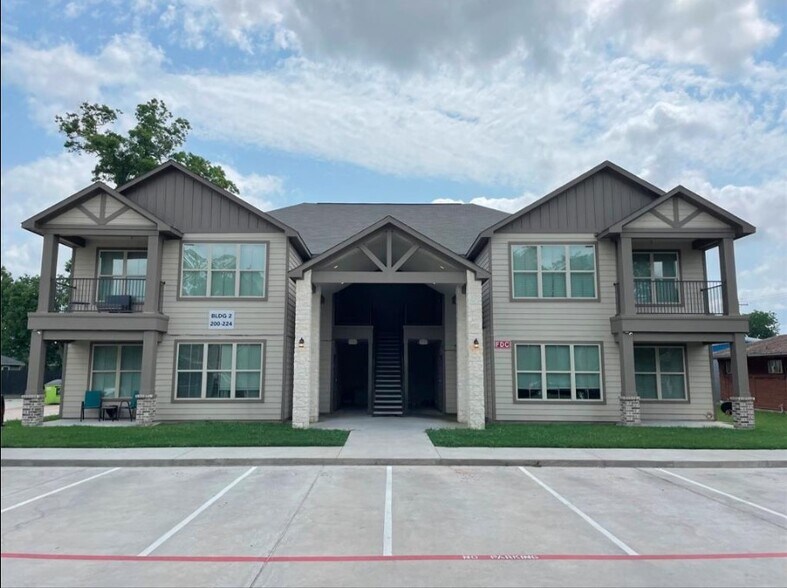 112 Kelly St, Wharton, TX à vendre - Photo du bâtiment - Image 2 de 11