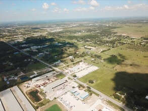 1112 FM 517 Rd, Alvin, TX for lease Interior Photo- Image 2 of 6