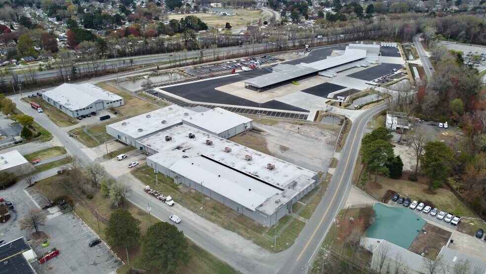 2615 Elmhurst Ln, Portsmouth, VA à louer - Photo du bâtiment - Image 1 de 13