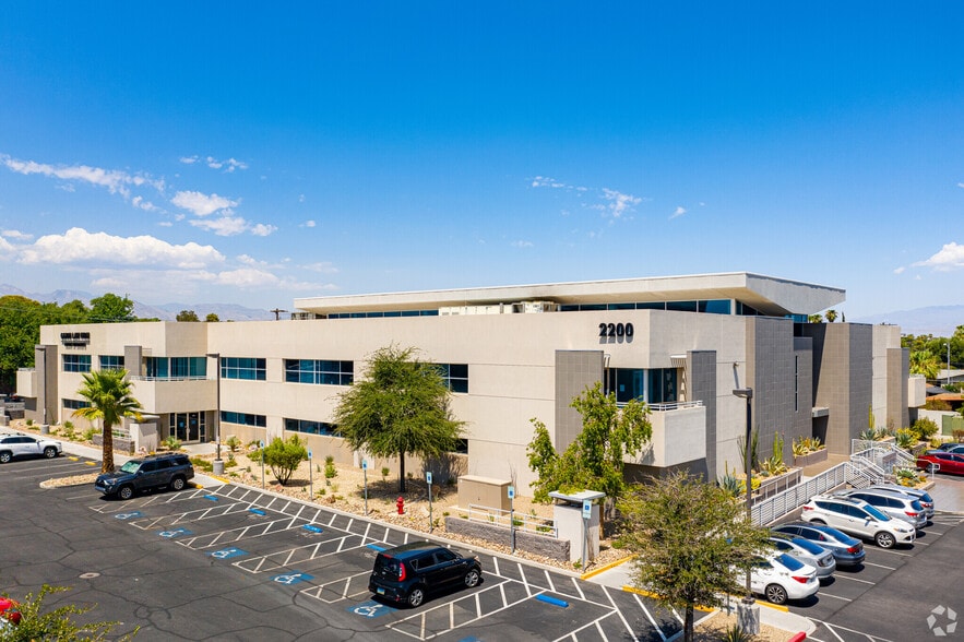 2200 S Rancho Dr, Las Vegas, NV for lease - Primary Photo - Image 1 of 3