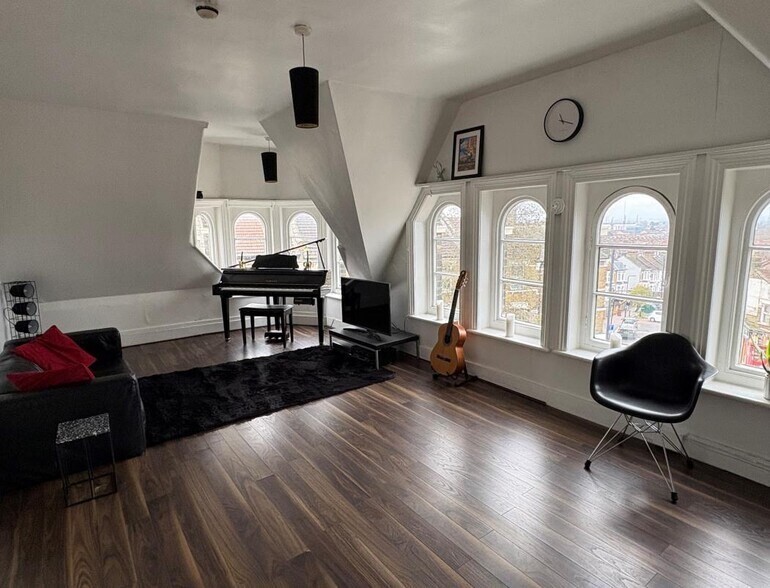 53 Hoe St, Londres à vendre - Photo du bâtiment - Image 3 de 9