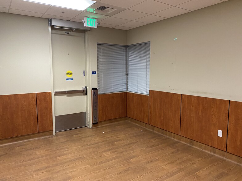 125 N Lincoln St, Dixon, CA for lease - Interior Photo - Image 2 of 6