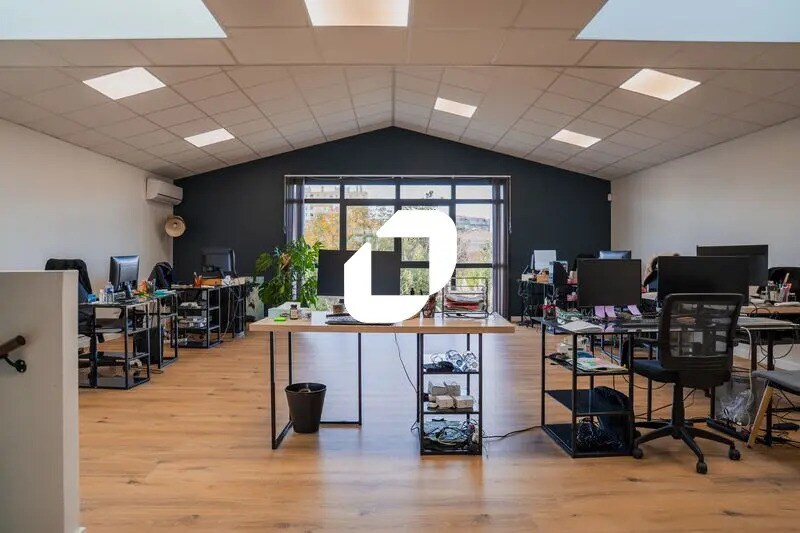 Office in Cenon for lease - Interior Photo - Image 1 of 11