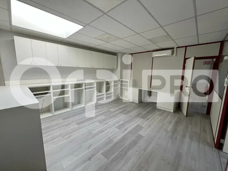 Office in Saint-Genis-Laval for sale - Interior Photo - Image 1 of 9