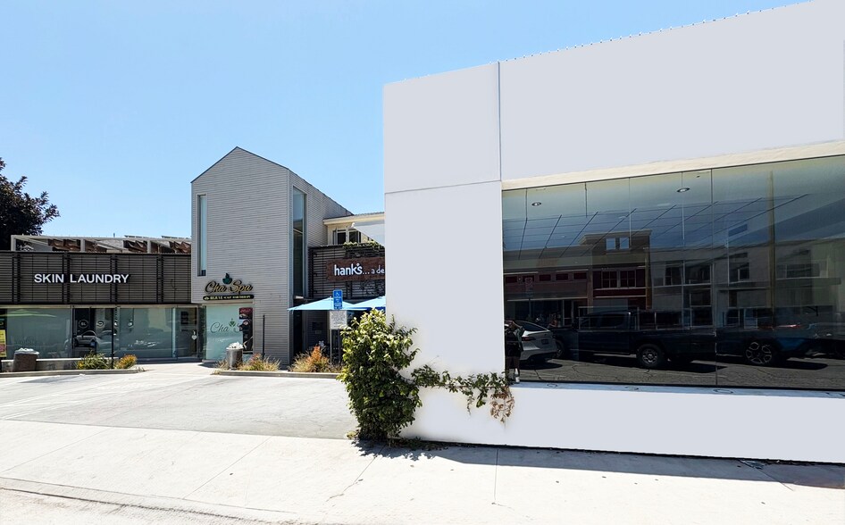 11723-11733 Barrington Ct, Los Angeles, CA à louer - Photo du bâtiment - Image 2 de 12
