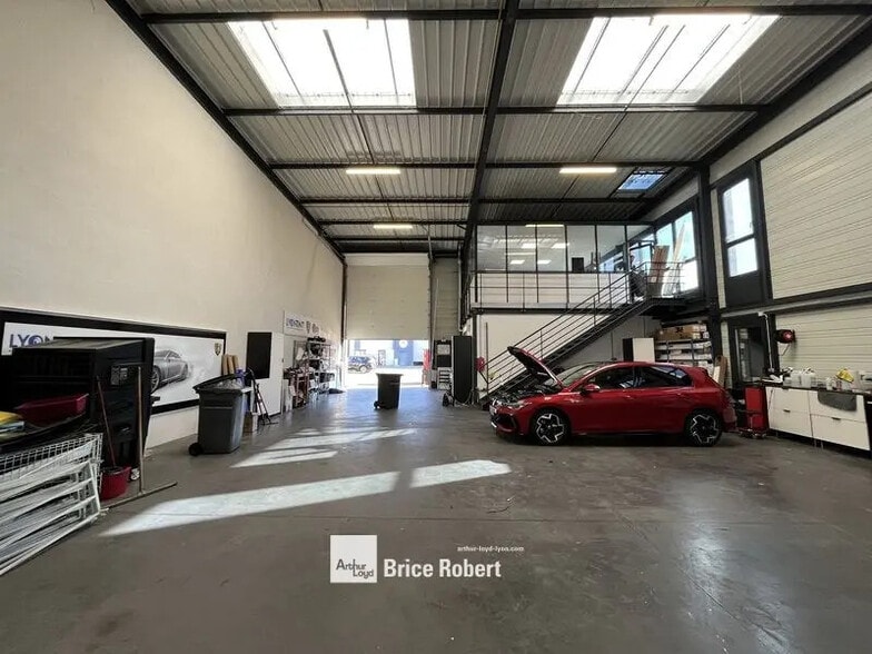 Flex in Saint-Fons for lease - Interior Photo - Image 2 of 5