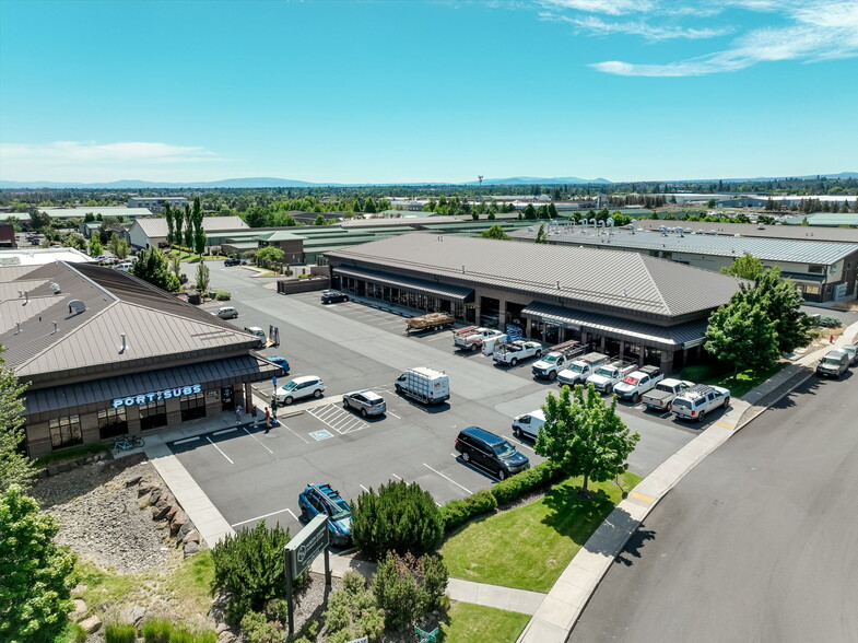 63056 NE Lower Meadow Dr, Bend, OR for lease - Building Photo - Image 2 of 15
