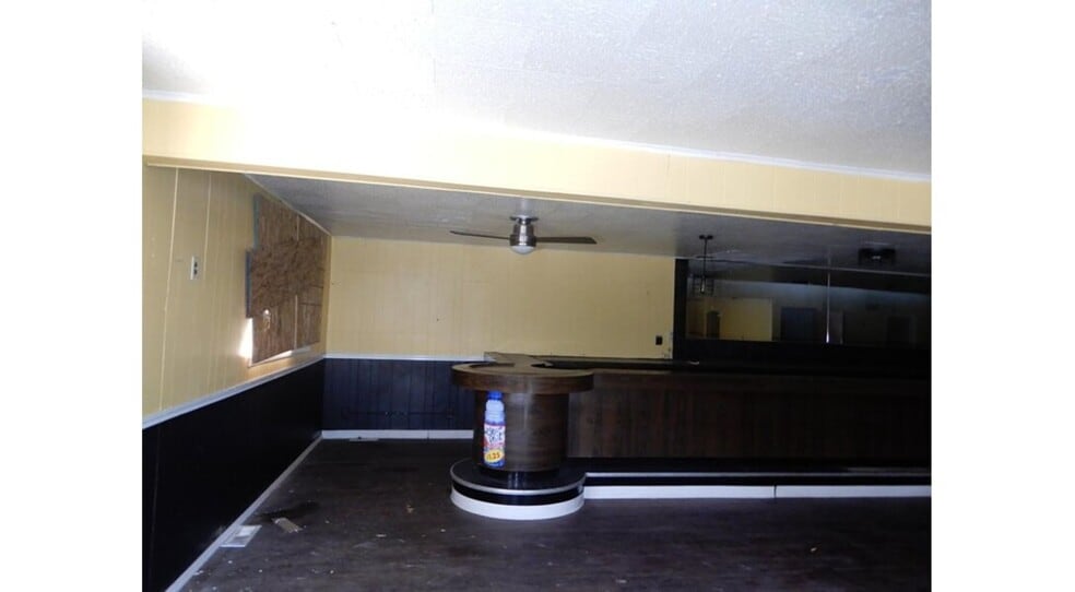 7964 W Appleton Ave, Milwaukee, WI à vendre - Photo du bâtiment - Image 2 de 11