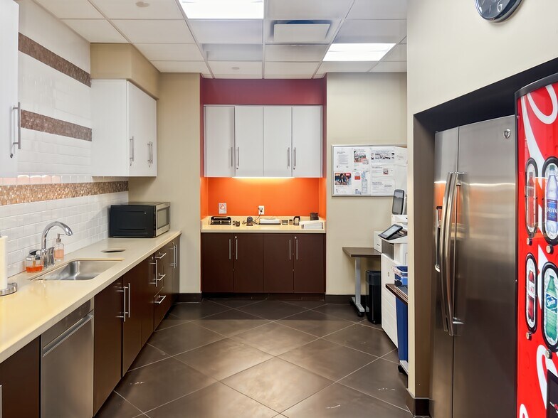 30 Knightsbridge Rd, Piscataway, NJ à louer - Photo intérieure - Image 3 de 17
