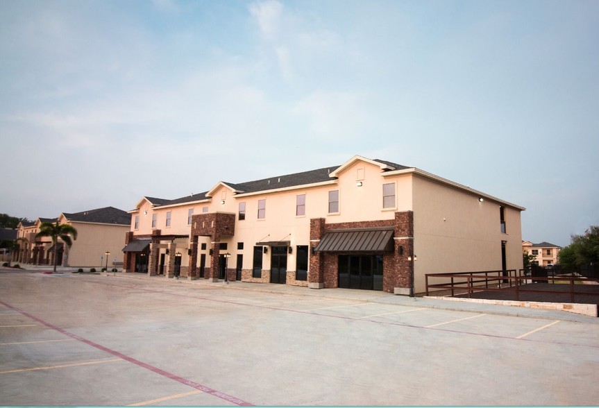 6718 Springfield Ave, Laredo, TX for lease - Building Photo - Image 3 of 3