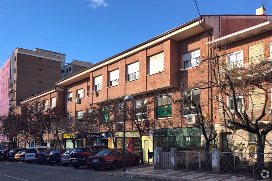 Avenida Torrelaguna, 12 B, Azuqueca de Henares, Guadalajara à louer - Photo du bâtiment - Image 2 de 2