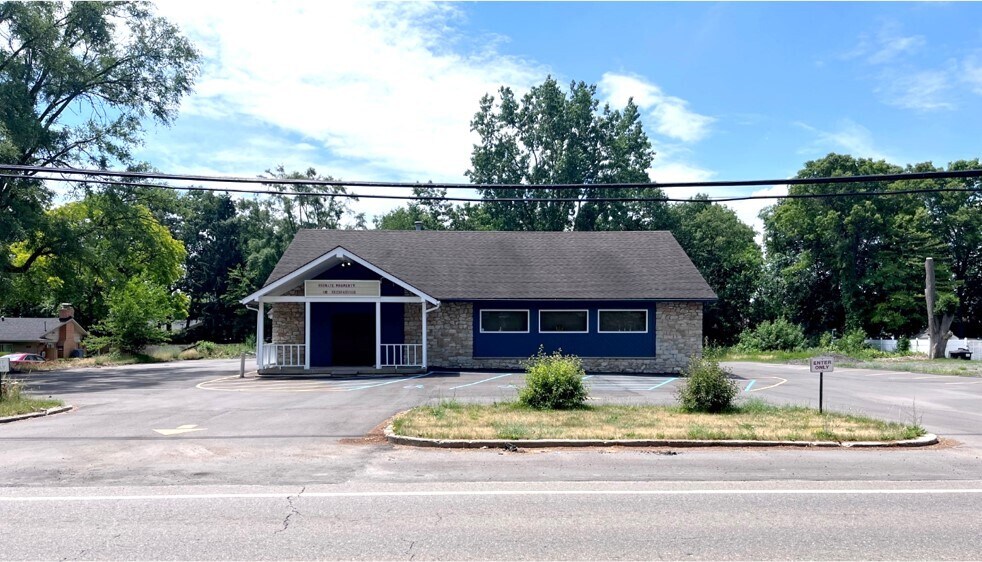 1655 Glengary Rd, Wolverine Lake, MI à vendre Photo du bâtiment- Image 1 de 13