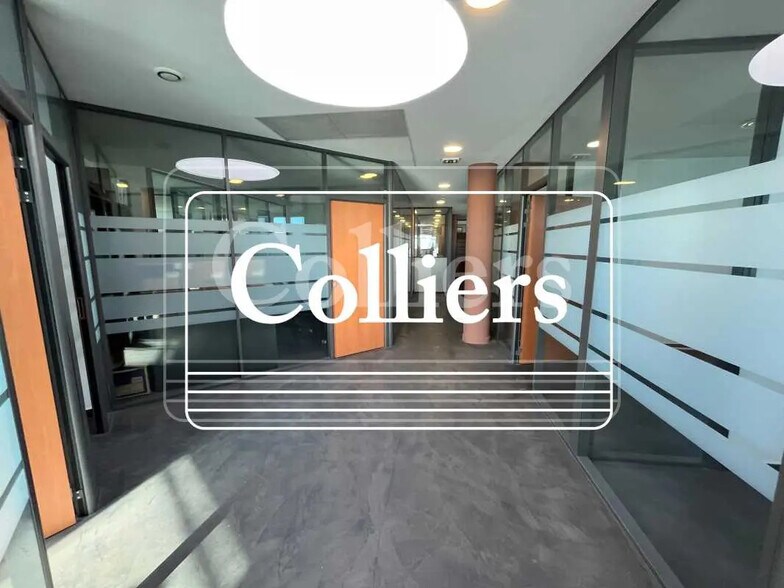 Office in Marseille for lease - Building Photo - Image 2 of 5