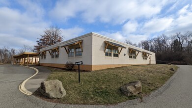 3800 Oakleaf Rd, Brentwood, PA for lease Building Photo- Image 1 of 17