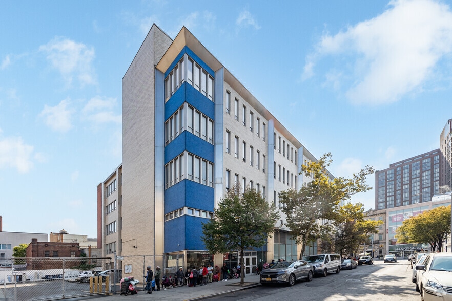 161-01 Jamaica Ave, Jamaica, NY for lease - Building Photo - Image 3 of 4