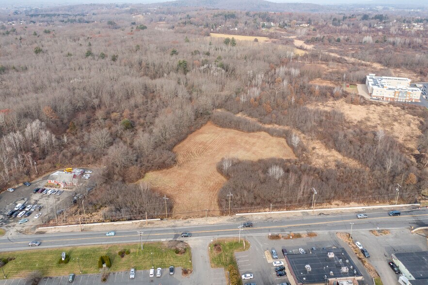 328 Russell St, Hadley, MA à vendre - Photo du bâtiment - Image 3 de 18