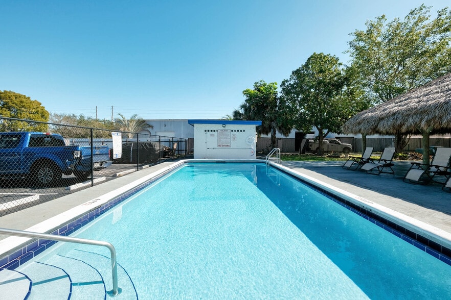 999 W Prospect Rd, Oakland Park, FL à vendre - Photo du bâtiment - Image 3 de 78