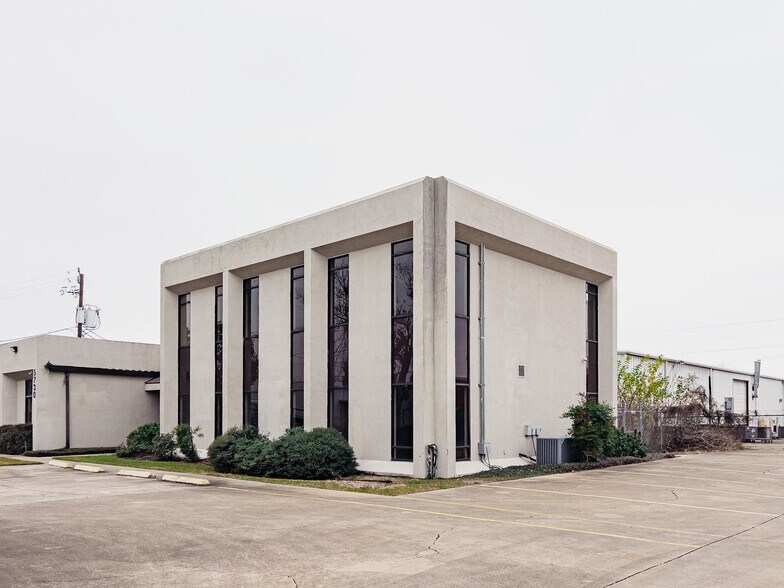 5730 Centralcrest, Houston, TX à louer - Photo du bâtiment - Image 2 de 15