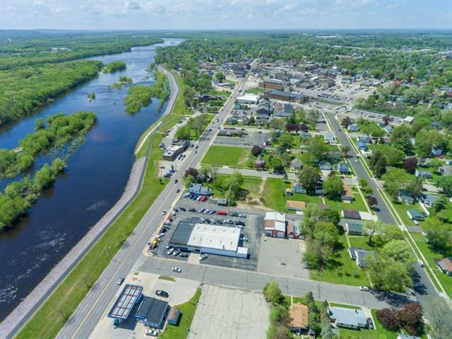 515 E Wisconsin St, Portage, WI for sale - Building Photo - Image 3 of 43