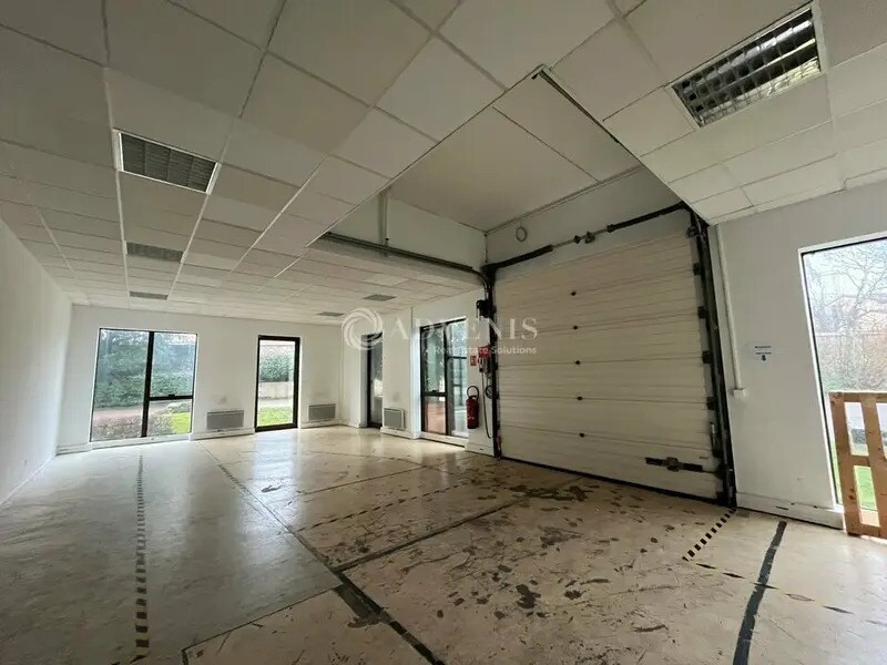 Flex in Jouy-en-Josas for lease Interior Photo- Image 1 of 10