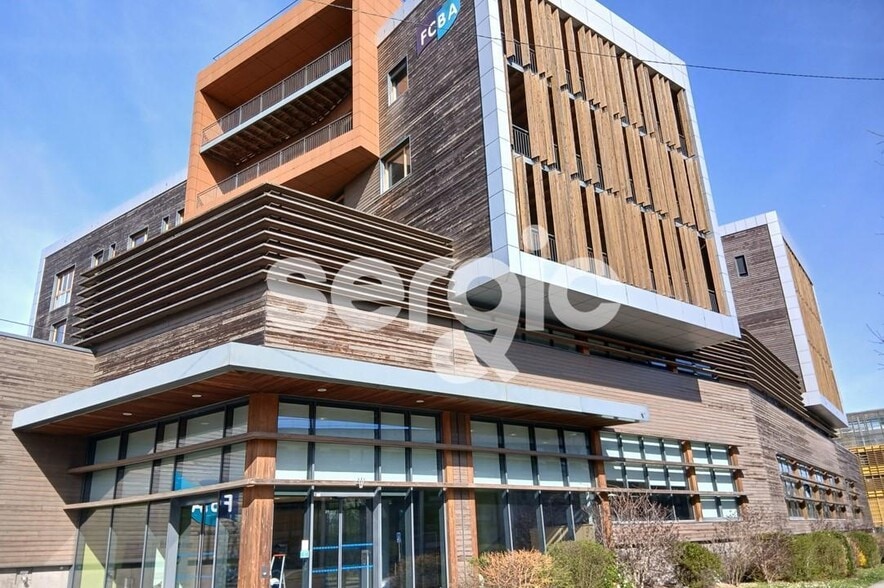 Office in Champs-sur-Marne for lease - Building Photo - Image 1 of 13