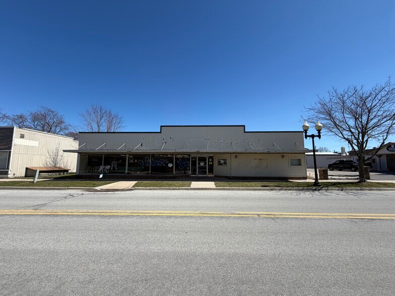 87 Division St, Manistee, MI à vendre - Photo du bâtiment - Image 2 de 37