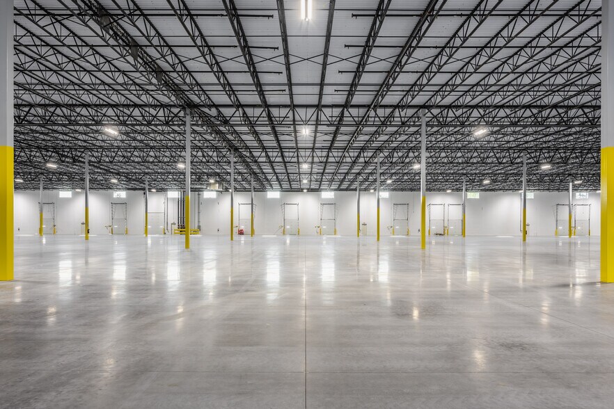 703 N Graham Rd, Greenwood, IN à vendre - Photo intérieure - Image 3 de 16