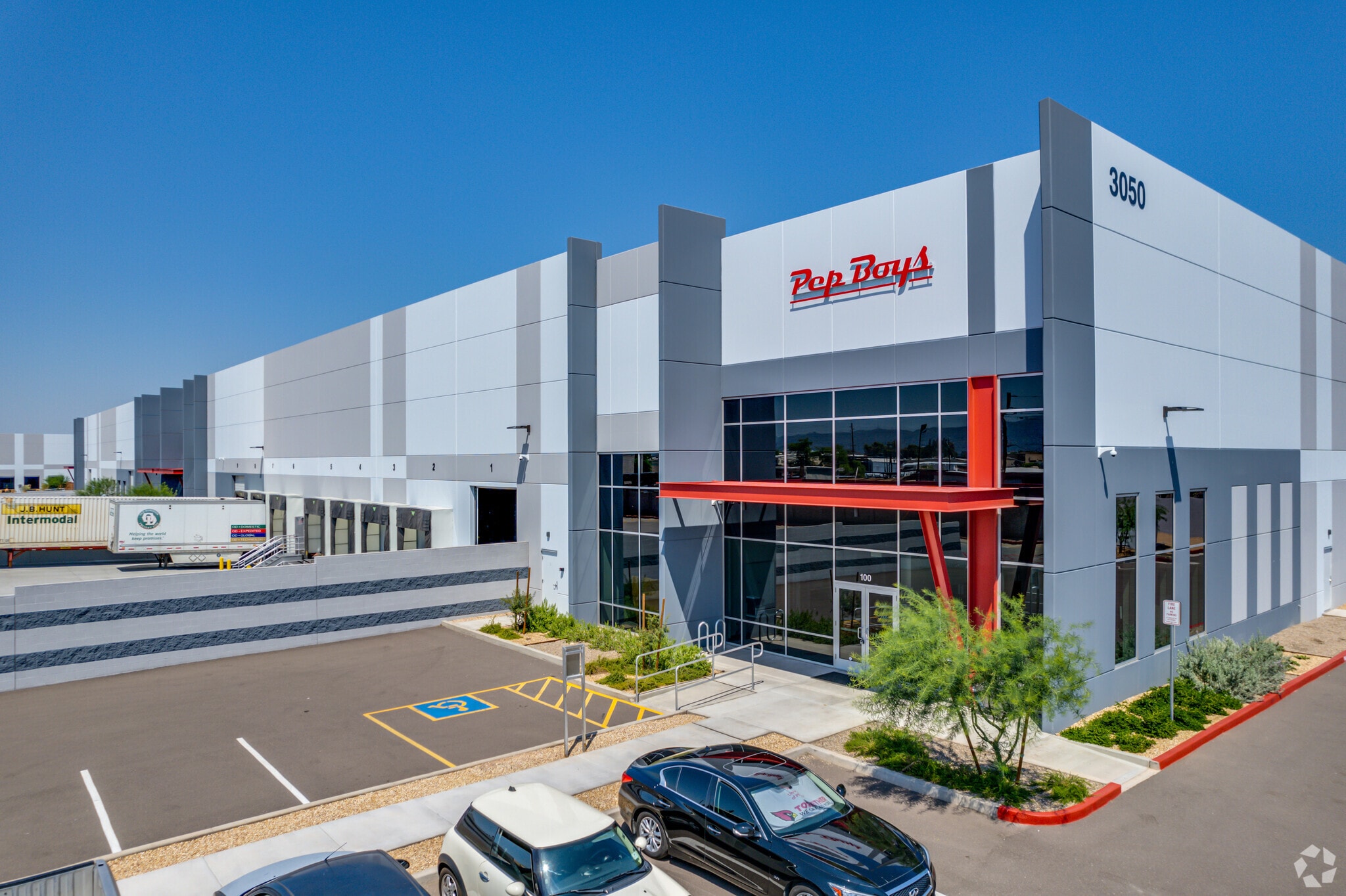 3050 S 44th St, Phoenix, AZ for lease Primary Photo- Image 1 of 19