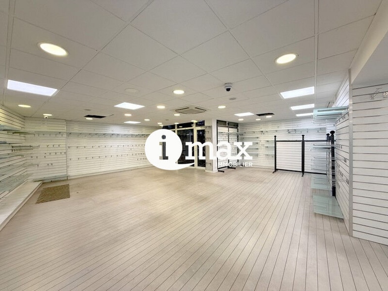12 Place Du Général Leclerc, Suresnes for lease - Building Photo - Image 2 of 7